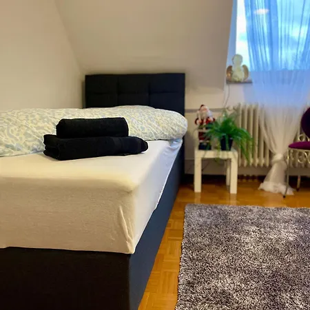 Apartamento Zentral - Bahnhofnaehe - Universitaet-mercedes-modern
